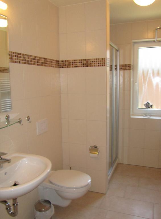 Apartmenthaus Hus Uebi By Rujana Binz Bilik gambar