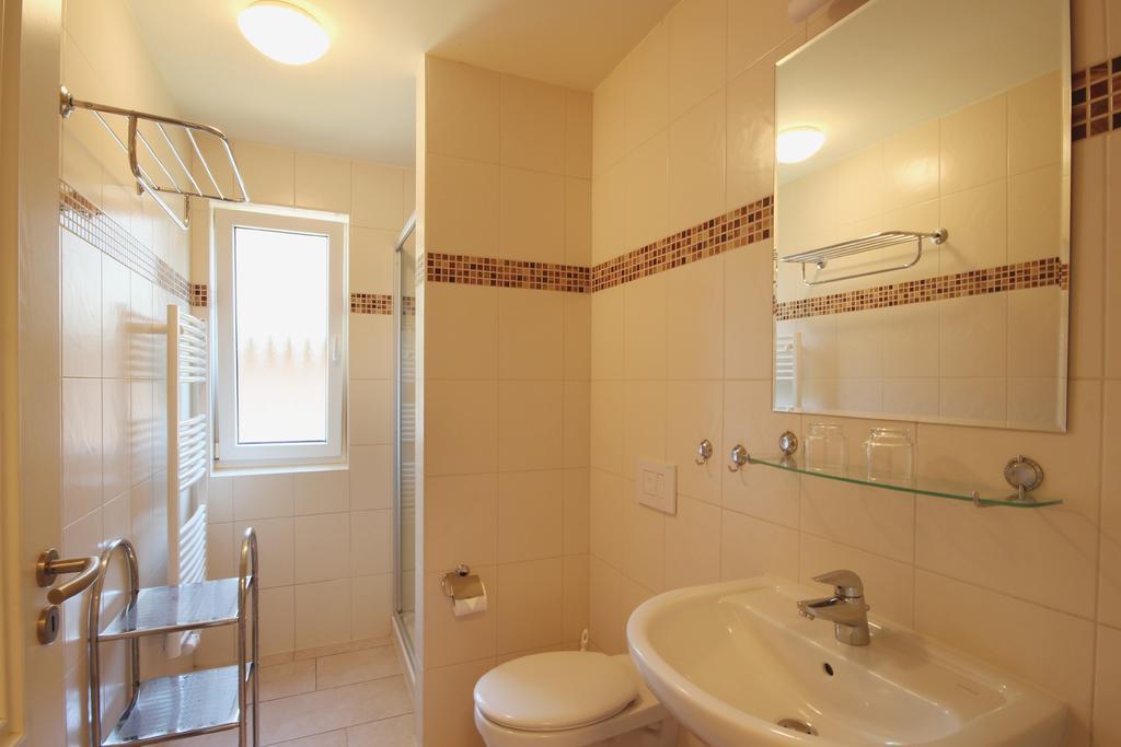 Apartmenthaus Hus Uebi By Rujana Binz Luaran gambar